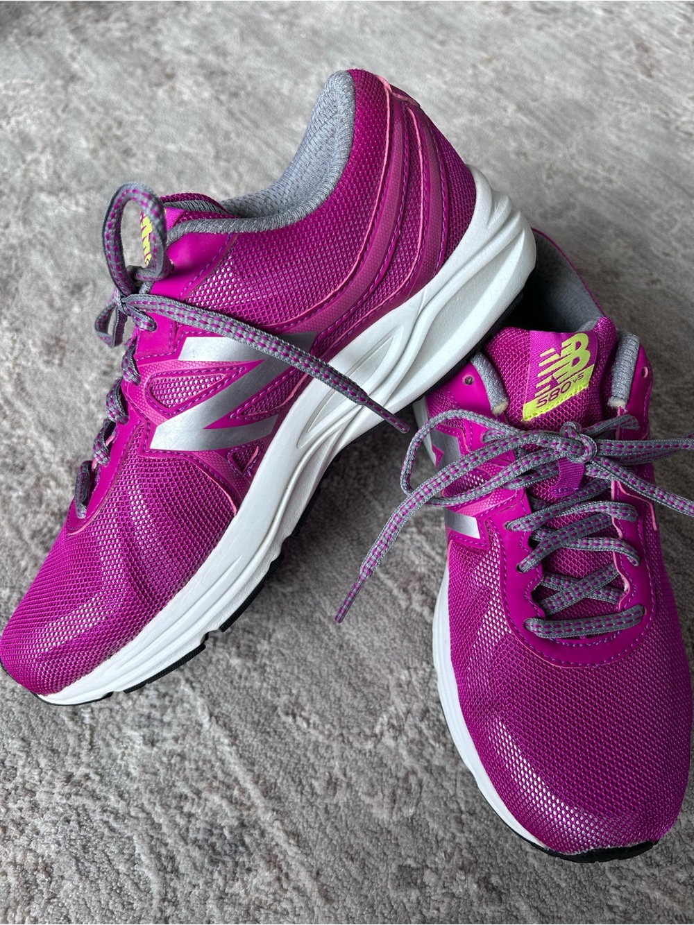 NWOB New Balance 580 V5 Womens Techride Athletic Running Shoe Fushia Gray  Sz 7 - Picture 2 of 8